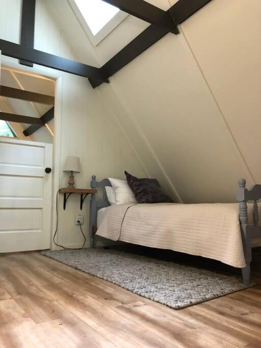 Cozy Cottage W Hot Tub, 5 Min Walk To Main St ハイランズ エクステリア 写真